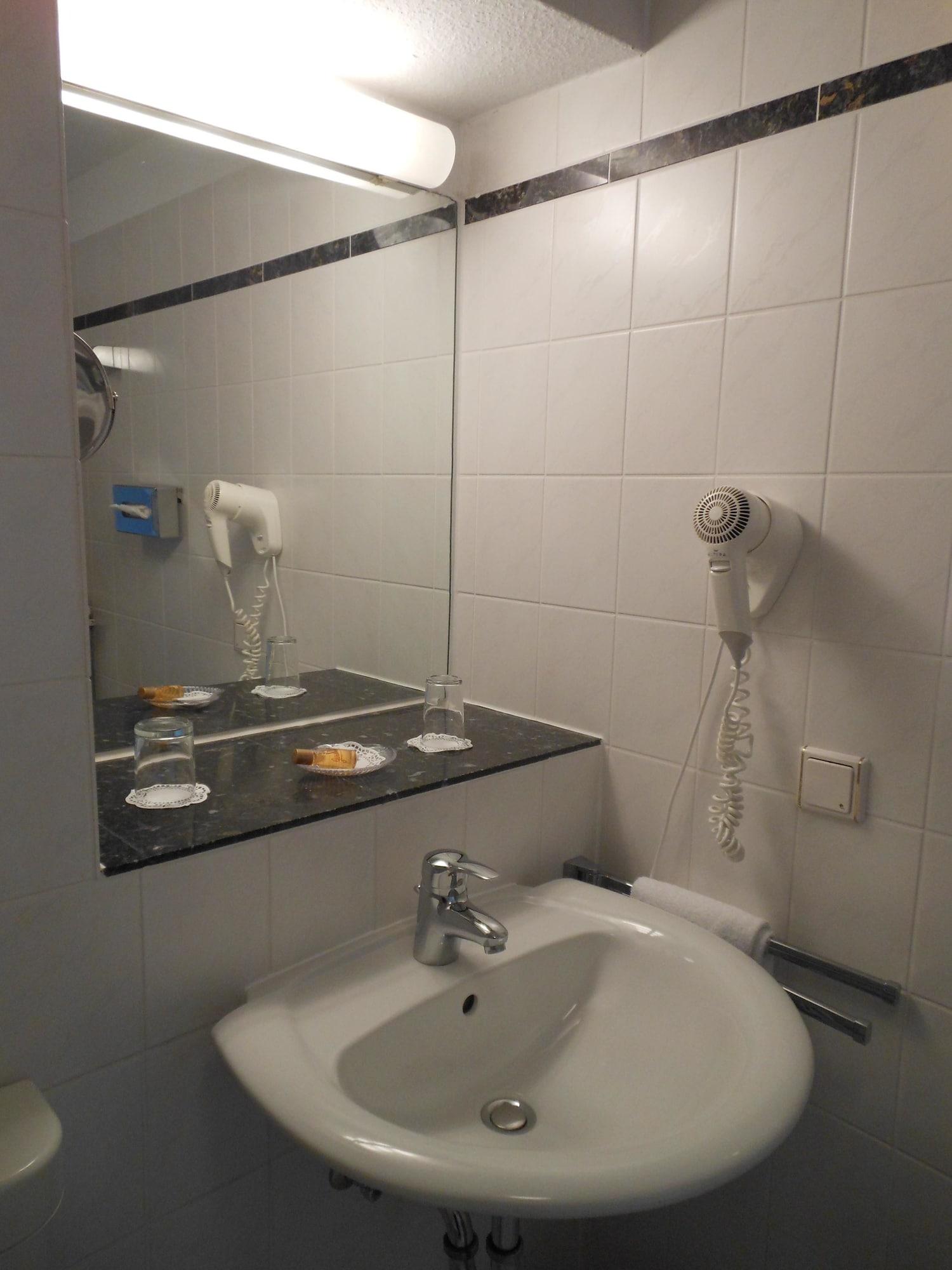 Garden Bilk Hafen Hotel Дюселдорф Екстериор снимка