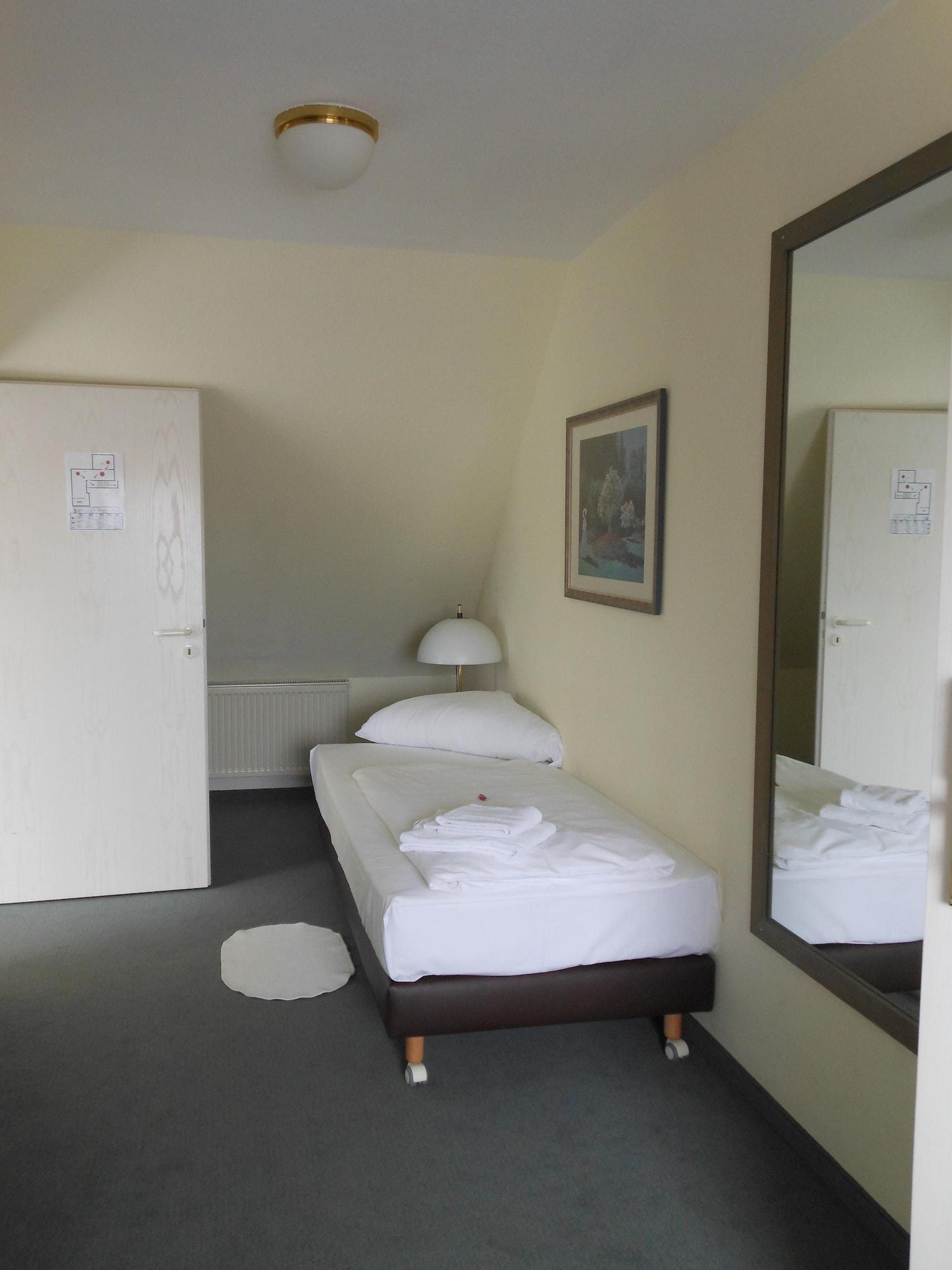 Garden Bilk Hafen Hotel Дюселдорф Екстериор снимка