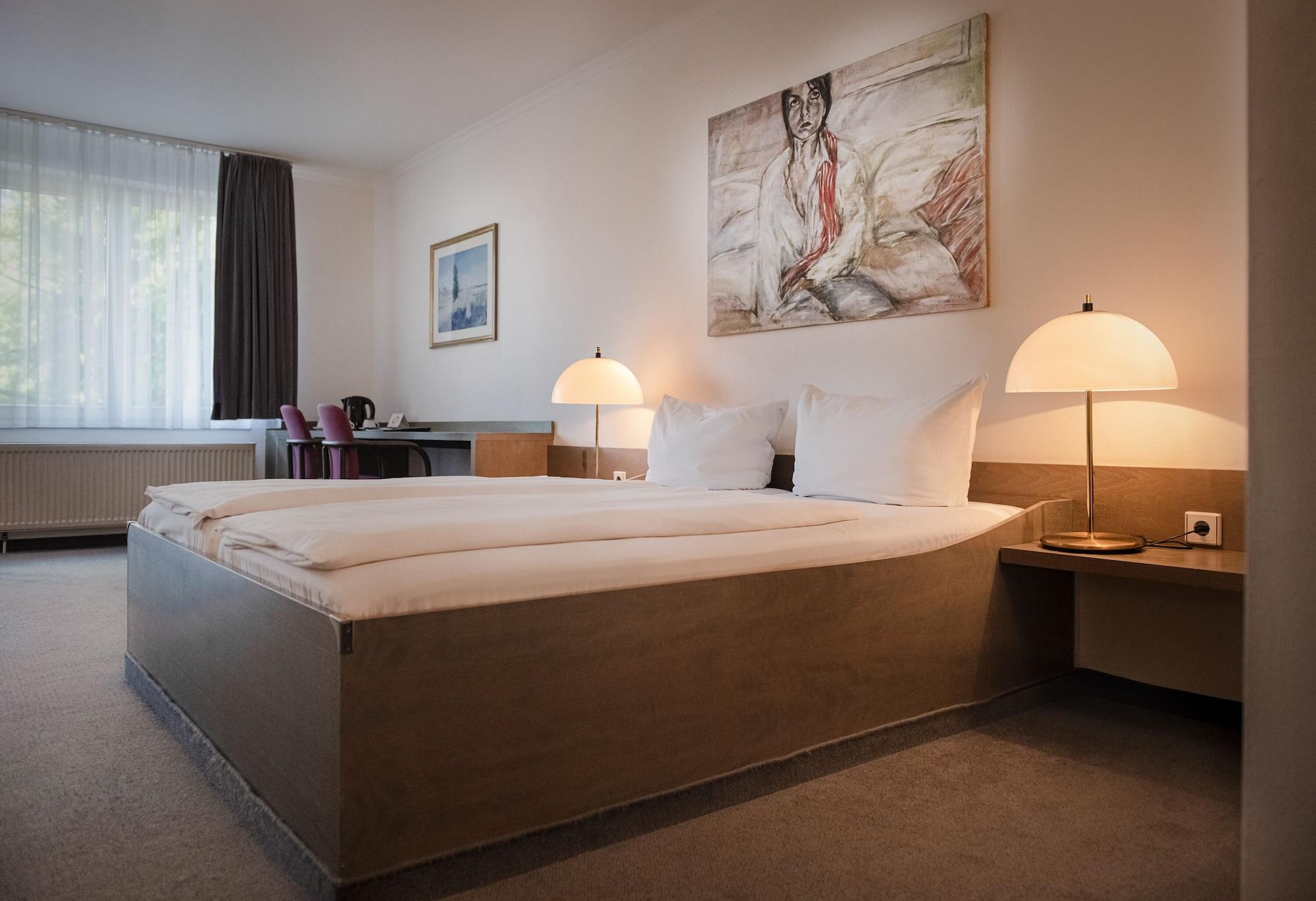 Garden Bilk Hafen Hotel Дюселдорф Екстериор снимка