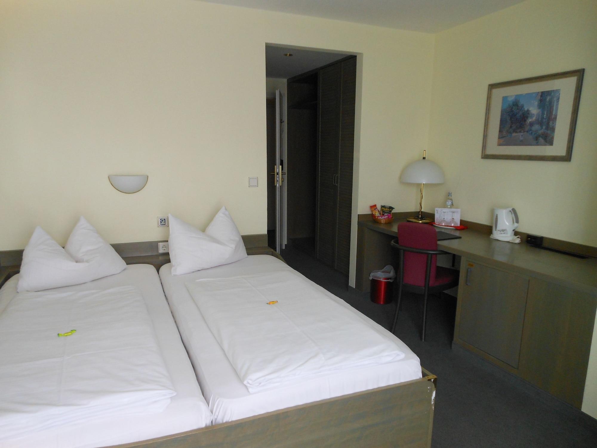 Garden Bilk Hafen Hotel Дюселдорф Екстериор снимка