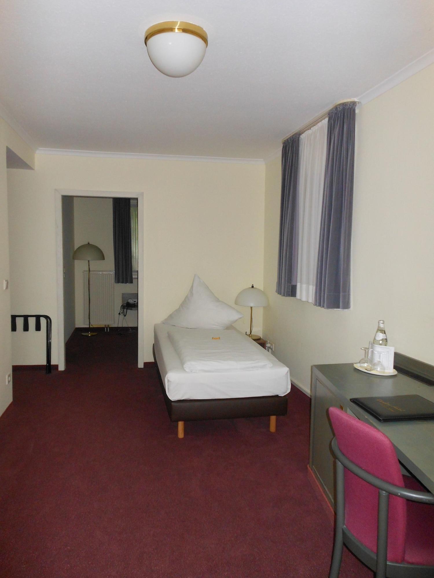 Garden Bilk Hafen Hotel Дюселдорф Екстериор снимка