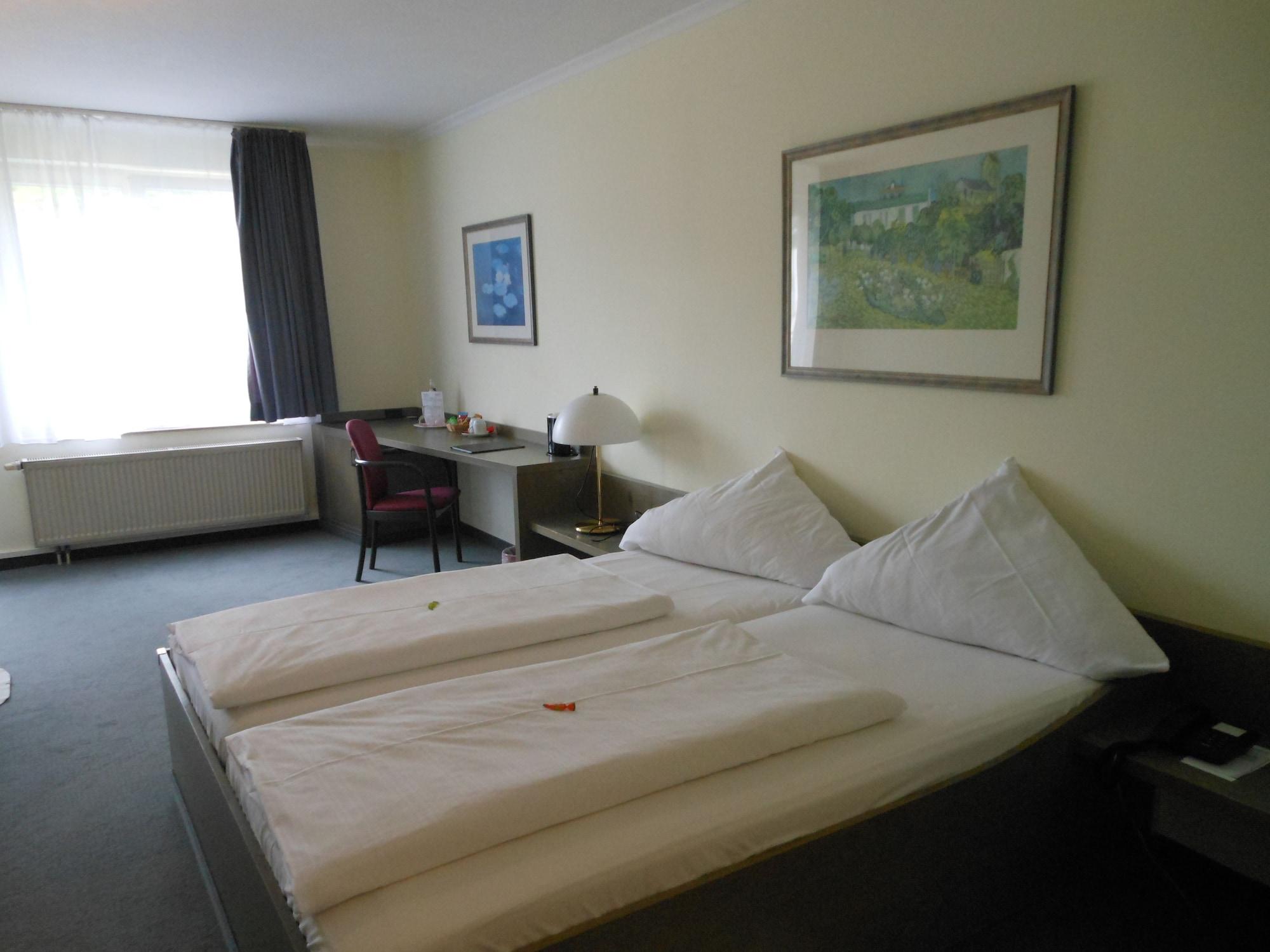 Garden Bilk Hafen Hotel Дюселдорф Екстериор снимка
