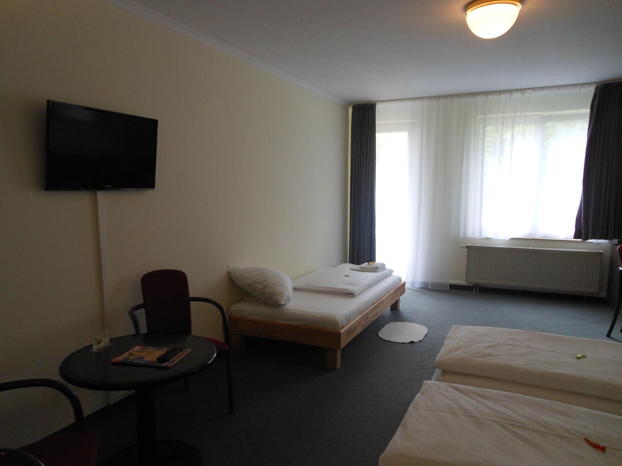 Garden Bilk Hafen Hotel Дюселдорф Екстериор снимка