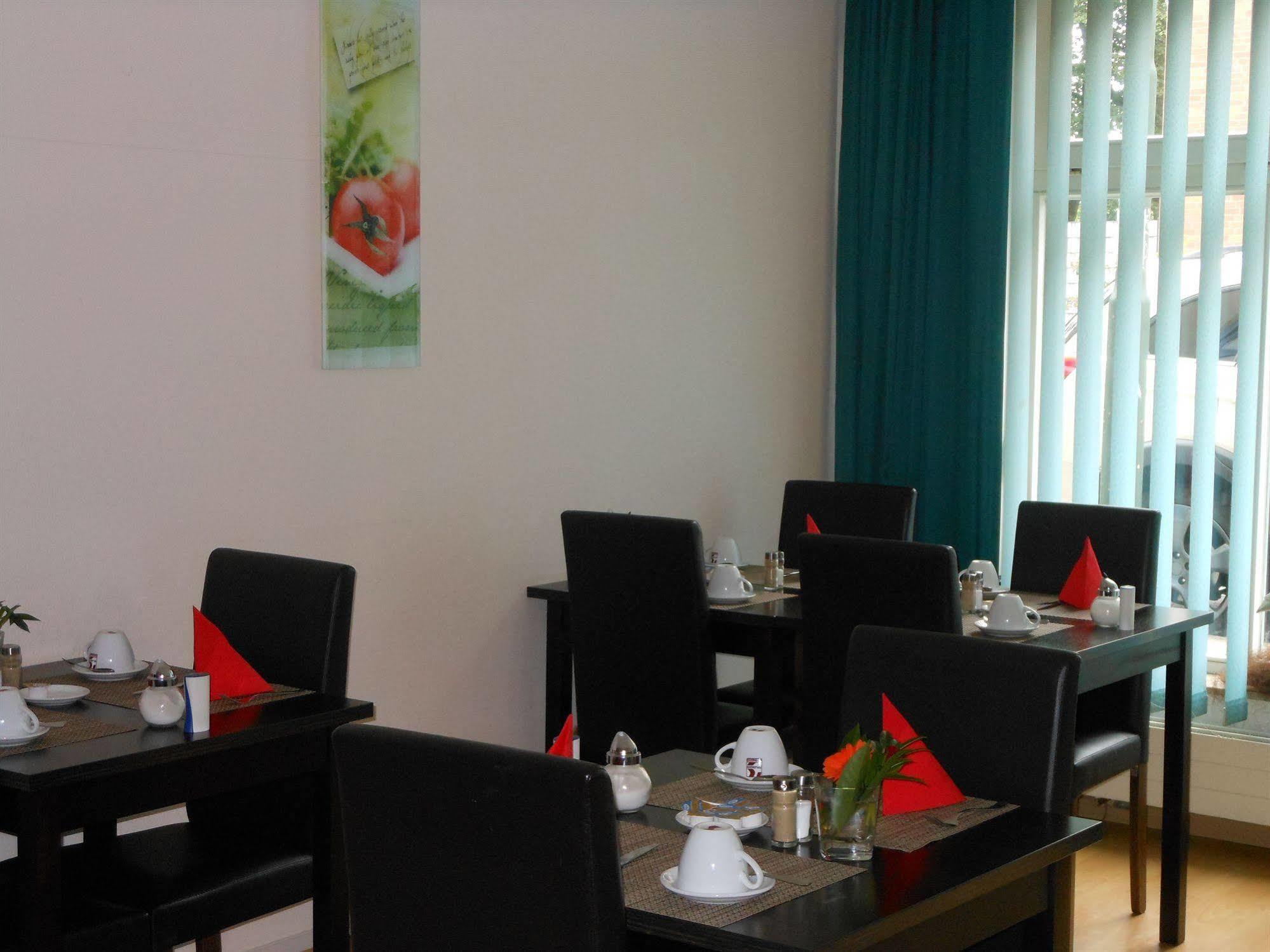Garden Bilk Hafen Hotel Дюселдорф Екстериор снимка